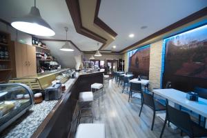 a restaurant with tables and chairs and a bar at Hostal Julio in Trujillo