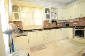 Fotografie z fotogalerie ubytování Gold City Private Pool Villa 3+1 with Free AquaPark v destinaci Alanya