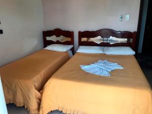 Un pat sau paturi într-o cameră la Vyalle Hotel