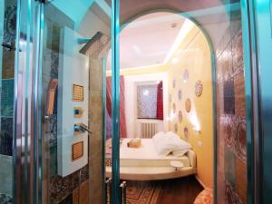 A bathroom at Suite Inn Centro Dimora Storica Még 37 kép