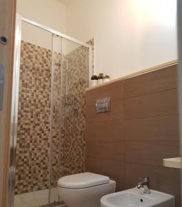 a bathroom with a shower and a toilet and a sink at B&B Casa Alessandro in Scalea