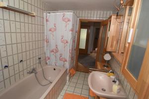 Ένα μπάνιο στο Ferienwohnung in herrlicher Waldrandlage