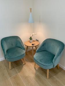 two blue chairs and a table in a room at Mi Nido in Santa Cruz de la Palma