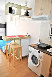 A kitchen or kitchenette at KHORS