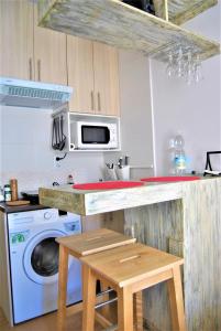 A kitchen or kitchenette at KHORS