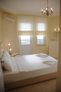Lova arba lovos apgyvendinimo įstaigoje Gold City Private Villa 3+1 with Free AquaPark