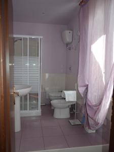 a bathroom with a toilet and a sink and a shower at Il Giardino di Venere in Terni