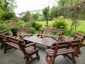 A garden outside Riverfield Bed and Breakfast