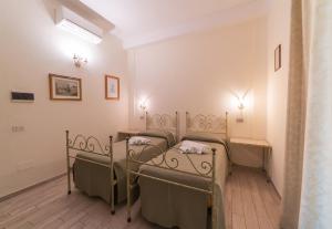 Postel nebo postele na pokoji v ubytování Villa Alberta Hotel
