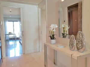 Fotografia z galérie ubytovania LUXURY APARTMENT FRONTAL TO THE SEA IN ESTEPONA DONCELLA BEACH v destinácii Estepona