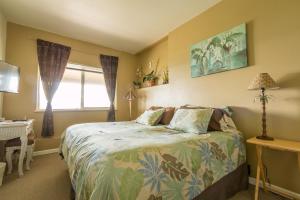 a bedroom with a bed and a window at Aloha Alaska Vacation Rentals in Homer
