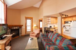 
a living room filled with furniture and a fire place at Lizard Creek Lodge in Fernie
