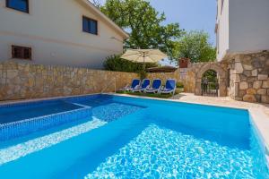 Bazén v ubytovaní Apartment LINDA alebo v jeho blízkosti + 17 fotografií