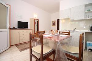Kuchyňa alebo kuchynka v ubytovaní Apartments IVONA 2
