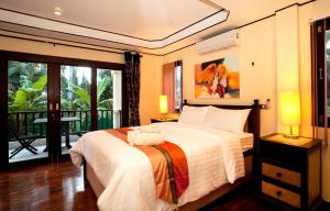 Postel nebo postele na pokoji v ubytování 3 Bedroom Seafront Villa with Bay View Koh Phangan SDV234-By Samui Dream Villas