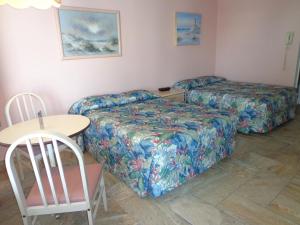 Postel nebo postele na pokoji v ubytování Quarterdeck Motel