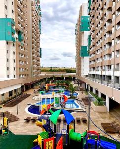 a playground in a building with a bunch of slides at Apartamento em Resort de Olimpia in Olímpia