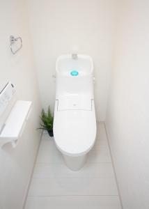 a white bathroom with a toilet and a sink at Fuji Time traveler 新館 in Fujikawaguchiko +52 photos