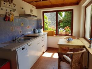 Kuchyň nebo kuchyňský kout v ubytování Hering FeWo I Apartment Terrace