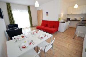 Kuchyň nebo kuchyňský kout v ubytování Toldi Apartments Pécs