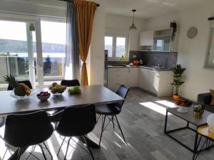 Kuchyň nebo kuchyňský kout v ubytování Maristo Apartments
