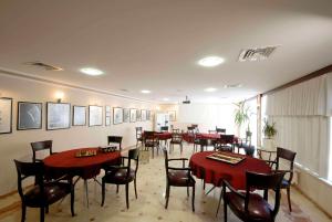 En restaurant eller et spisested på Erzurumlu Hotel
