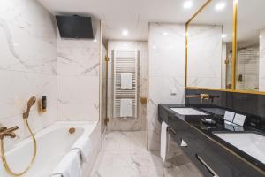 Koupelna v ubytování Hotel Suitess