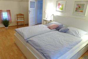 En eller flere senge i et værelse på Ferienhaus Tante Liesl's Häusl