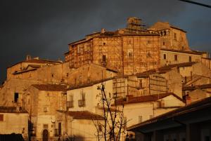 Fotografie z fotogalerie ubytování La Bifora e Le Lune Vico sotto gli archi 5 v destinaci Santo Stefano di Sessanio