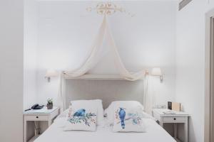 A bed or beds in a room at Palacio De Los Navas