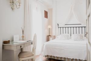 A bed or beds in a room at Palacio De Los Navas