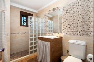 A bathroom at Villa fuente redonda