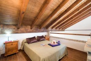 A bed or beds in a room at Villa fuente redonda