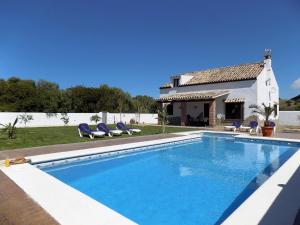 The swimming pool at or close to Villa fuente redonda