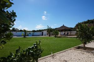 A garden outside Villa fuente redonda