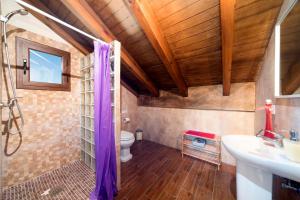 A bathroom at Villa fuente redonda