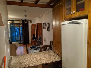 A kitchen or kitchenette at Beautiful 1 bedroom apartment in Roda, Los Alcazares. Larger than average.