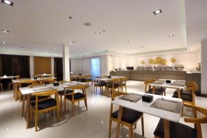 Restoran atau tempat lain untuk makan di K.C Hotel