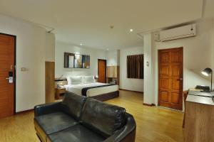 Ruang duduk di K.C Hotel