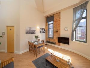 Seating area sa Apartment 16 Broadway House