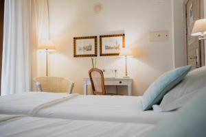 A bed or beds in a room at Palacio De Los Navas