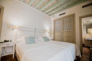 A bed or beds in a room at Palacio De Los Navas