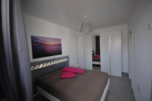 Uma cama ou camas num quarto em Appartamenti porta mare