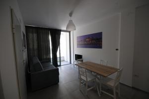 Uma área de estar em Appartamenti porta mare