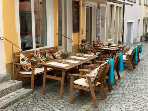 Hotel Garni Anker tesisinde bir restoran veya yemek mekanı