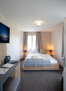 Postel nebo postele na pokoji v ubytování Hotel & Gutsgasthaus Köberle