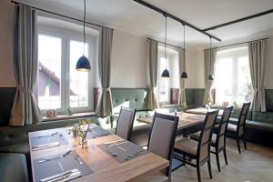 Posezení v ubytování Hotel & Gutsgasthaus Köberle + 37 fotografií