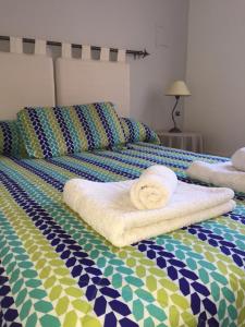 two beds with towels sitting on top of them at Los Cerros 2 in Chilecito