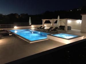 Bazén v ubytovaní Apartmani Vujić- Villa Dolac alebo v jeho blízkosti