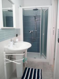 a bathroom with a sink and a shower at B&b la finestra sul mare in Capo dʼOrlando